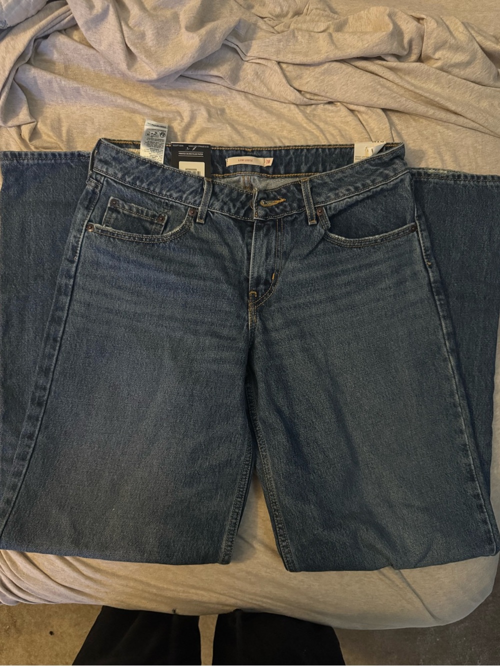 NWT Levi's Premium Women's Low Loose Jeans W27/28 - Picture 2 of 10
